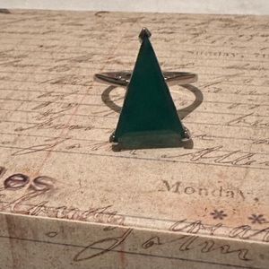 Verde Onyx Solitaire Ring in Platinum Over
Sterling Silver (Size 7.0) 7.00 ctw